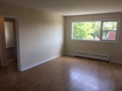 2 Bedroom Apartment Heat & Water Included One Parking Space Included Quiet Buliding Close to Park, W...