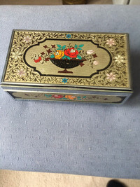 Vintage Lady mate floral metal jewelry music box.7.5”x4”x3.5”.