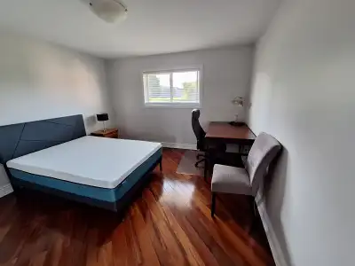 Chambre meublée avec salle de bain privée à partir du 1er août