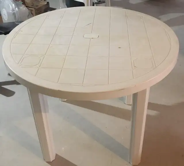 Patio set, Fan, humidifier in Other in Calgary - Image 2