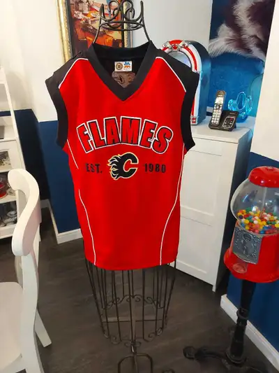 Calgary Flames youth shirt medium , View more