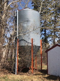 Hopper grain bin