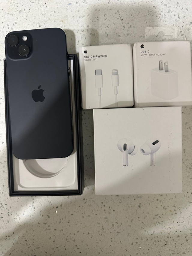 iPhone 15 Plus 128gb **Airpods/Charger Set/Delivery** in Cell Phones in Mississauga / Peel Region - Image 2
