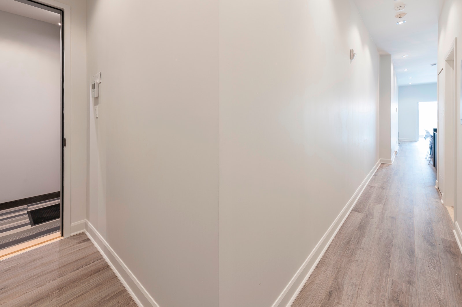 Furnished, All-included 4 bedroom – 2 bath Apt. on 3 floors! — photo 2