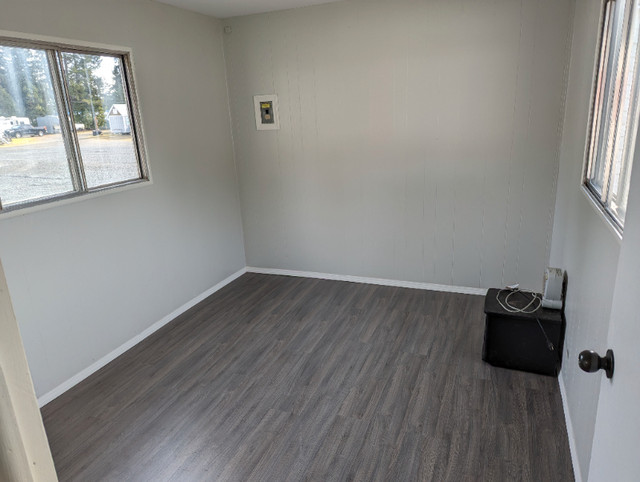 Small office for rent. in Commercial & Office Space for Rent in Parksville / Qualicum Beach - Image 3