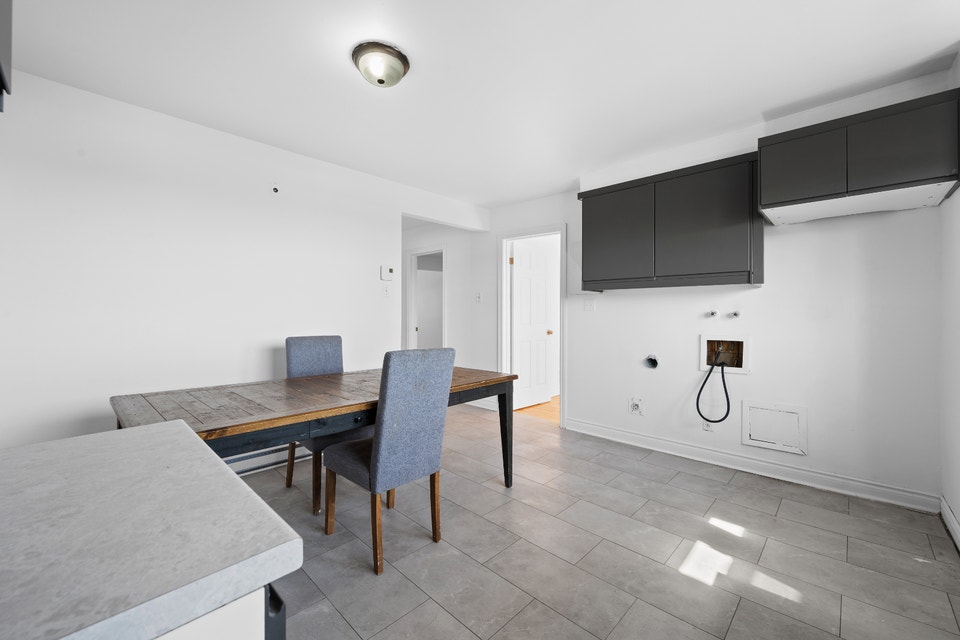 GRAND 5½ avec 3 chambres à coucher, Libre Immédiatement !! 3