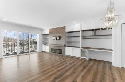 This beautiful customized condo, near the town of Stratford, could be your new home. We are looking...