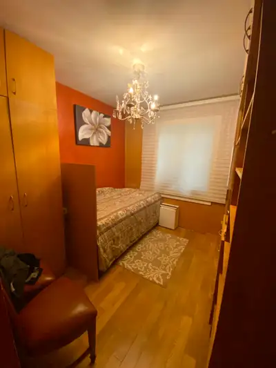 North York (Dufferin & Sheppard). Bright, clean, furnished private room( upper-level ) for rent $900...