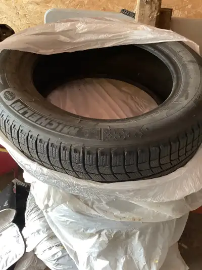 Virtually brand new, used one time last year then my Equinox died. Stored inside. 225 60R17. X-ice M...