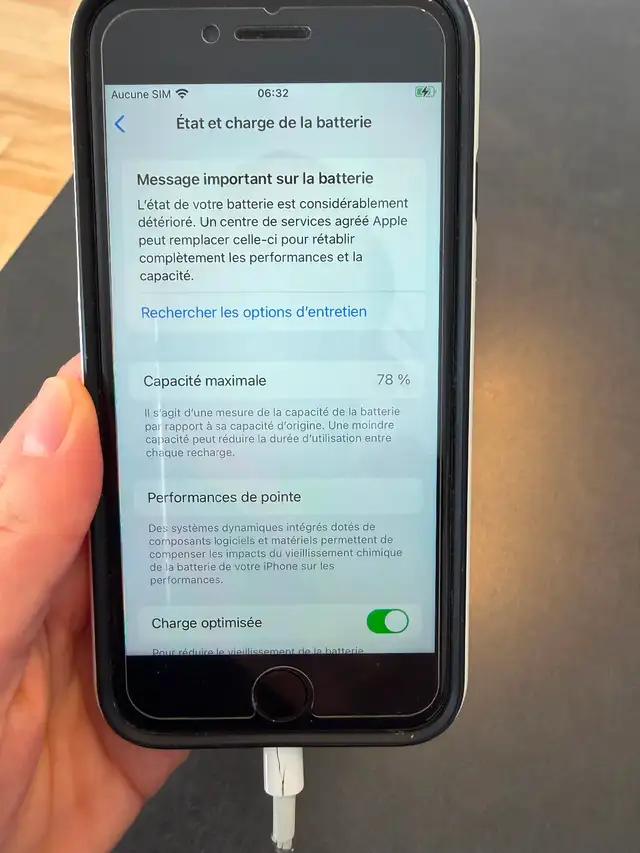 Iphone SE (2e génération 2020) in Cell Phones in Lévis - Image 5