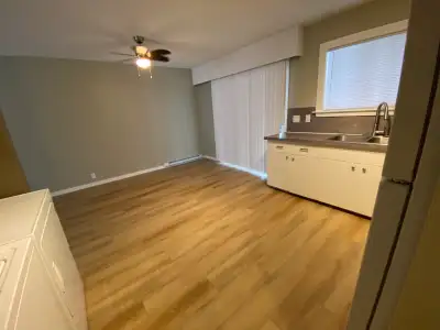 2 bedroom lower unit with fenced yard in 4plex