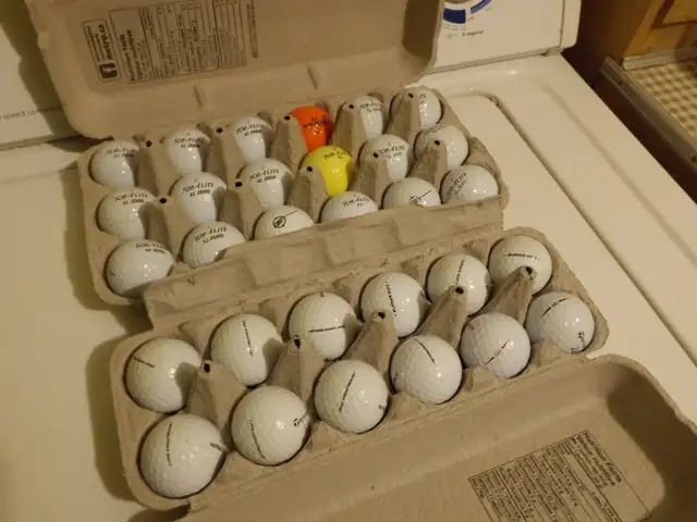 NAME BRAND GOLF BALLS in Golf in Norfolk County - Image 2
