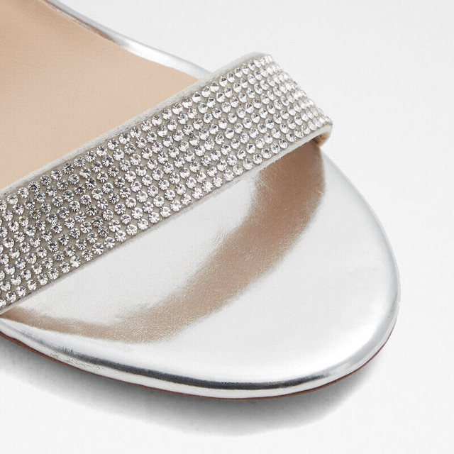 Sandales couleur argent / silver high heels - gr.8 NEUVES dans Femmes - Chaussures  à Laval/Rive Nord