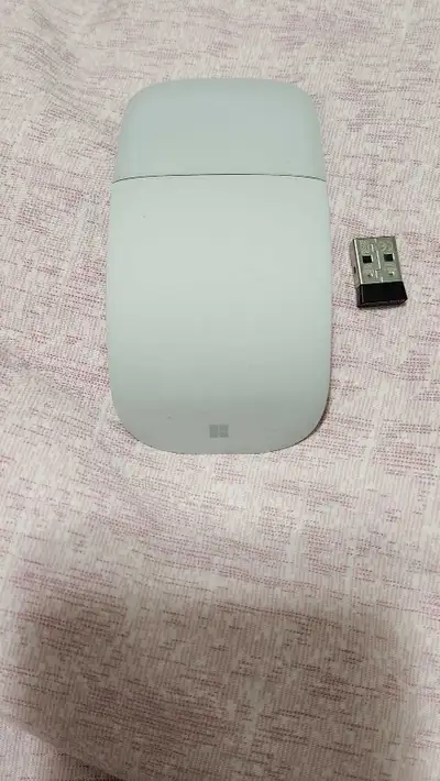 Sleek Microsoft Arc Mouse – Barely Used Original price: $120 CAD plus taxes. Upgrade your workspace...