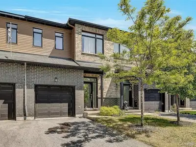 Beautiful 3-Bedroom Townhouse in Aylmer – Available August 1st!