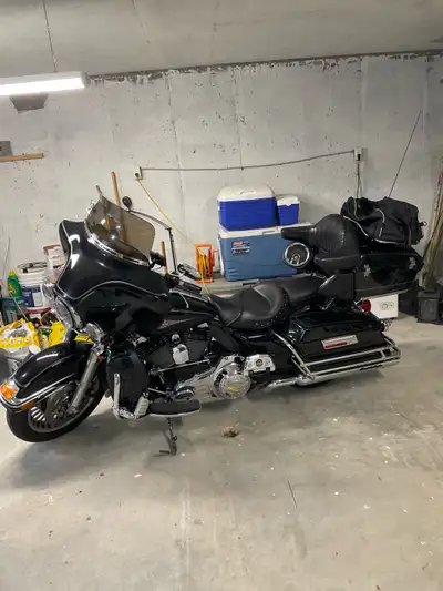 2009 Harley Davidson FLHTC Electra Glide , black. 63 300 km .Hog tunes blue tooth system. Cruise con...