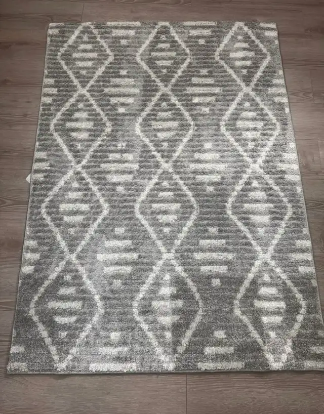 RUG EASE 4FT X 6FT WASHABLE BEIGE RUG- NEW- mnx  in Rugs, Carpets & Runners in Oshawa / Durham Region - Image 2