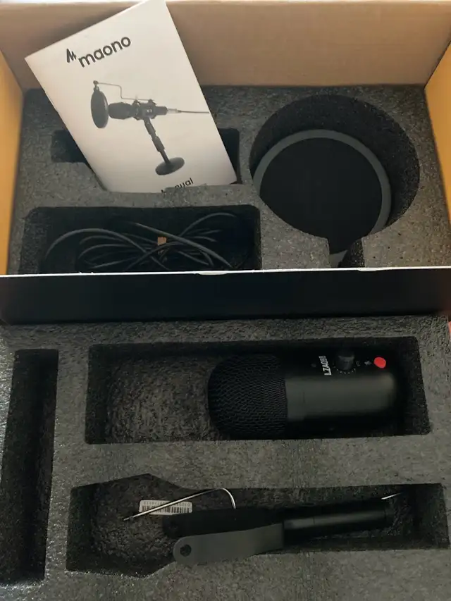 New Dynamic USB/XLR Microphone HD 300 series in Pro Audio & Recording Equipment in Cambridge - Image 6