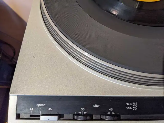 Technics SL-210 Turntable in Stereo Systems & Home Theatre in City of Toronto - Image 4