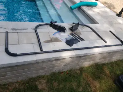 Lève-housse pour spa. A été utilisé environ 3 ans. Toutes les pièces sont incluses. Fonctionne très...