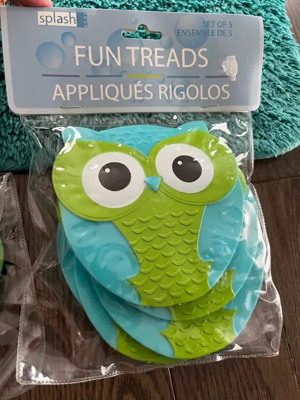 Owl kids bath mat and suction cups from Simons in Bathing & Changing in Ottawa - Image 4