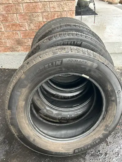 I'm selling a set of Michelin Primacy A/S tires, size 225/65R17, in used condition, perfect for your...