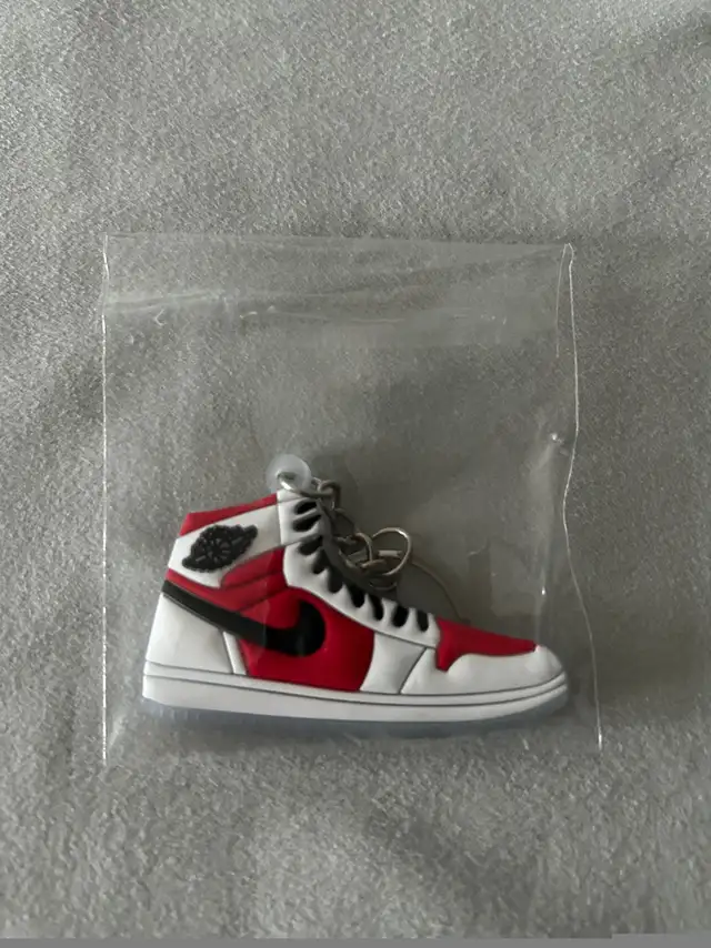Air Jordan 1 Keychain 2D Red/White in Men's Shoes in Markham / York Region - Image 3
