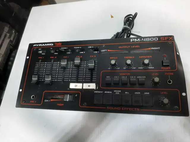 Pyramid PM-4800 SFX Mixer in Pro Audio & Recording Equipment in City of Montréal - Image 5