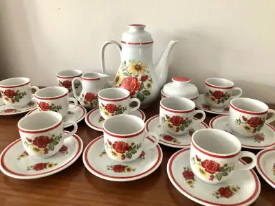 This set includes: 1 X Tea Pot 1 X Sugar Jar 1 X Creamer 11 X Tea Cups 12 X Tea Cup Saucers Excellen...