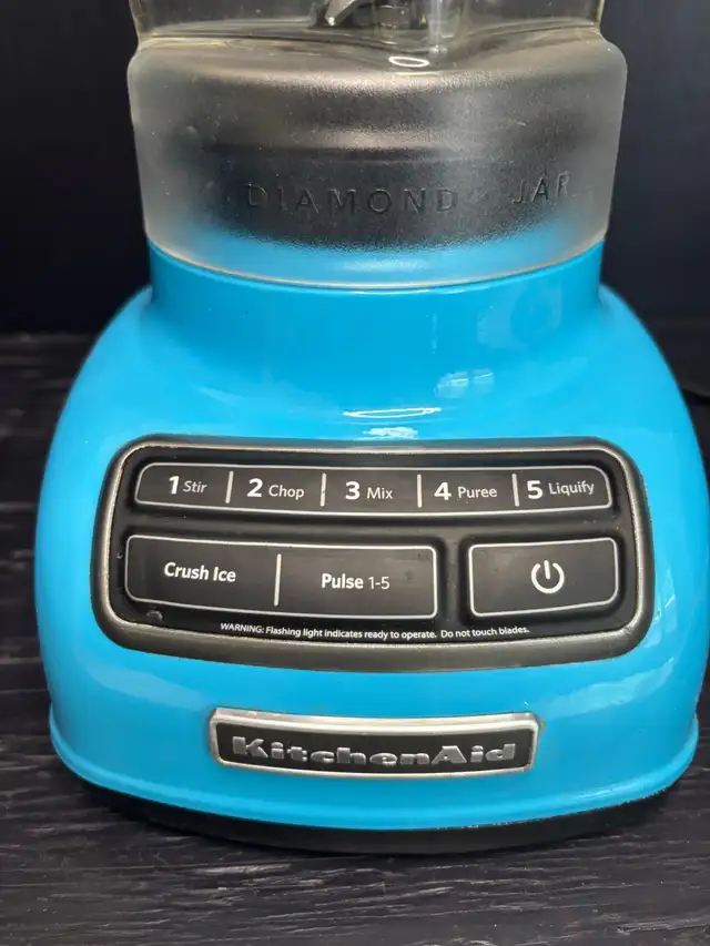 KitchenAid KSB1575CL 5-Speed Crystal Blue Blender in Processors, Blenders & Juicers in City of Toronto - Image 3