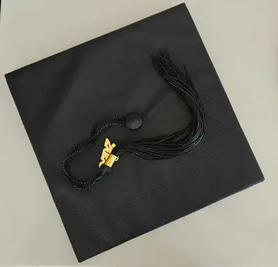 Mortier (chapeau) de graduation avec pompon, View more