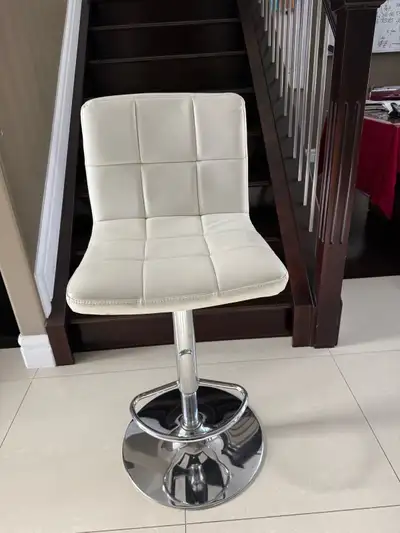 Add a touch of modern elegance to your kitchen or bar area with this stylish bar stool! This stool f...