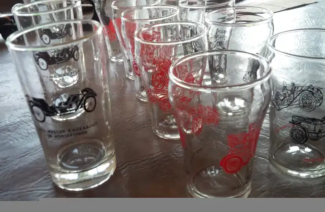 14 Glasses Displaying Vintage Cars in Arts & Collectibles in Stratford - Image 3