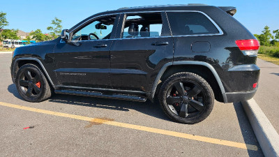 Sleek and Stylish: 2014 Black Jeep Grand Cherokee