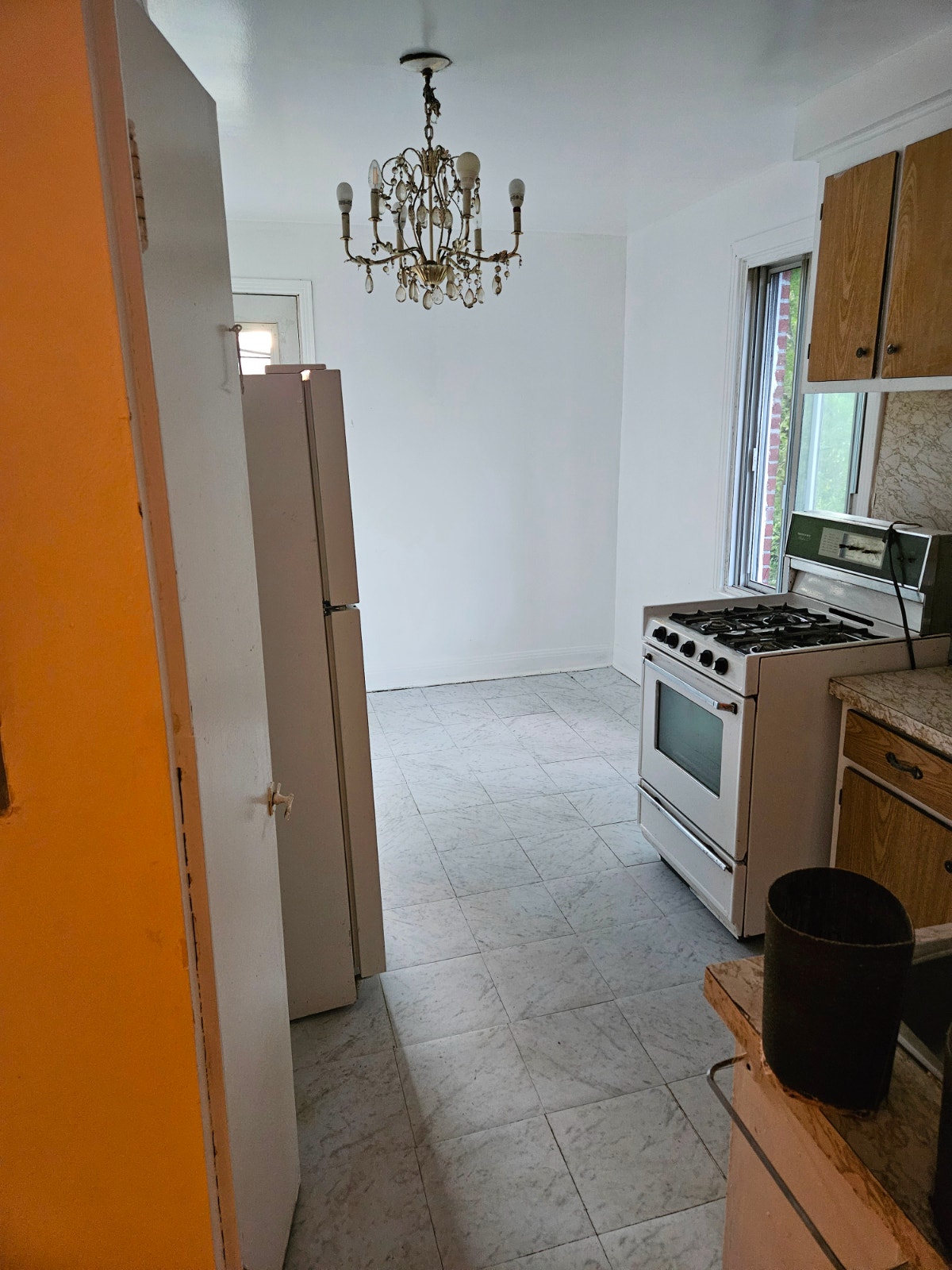 5 1/2 apt cote des neiges metro plamondon  h3w1e3  1400$ — photo 1