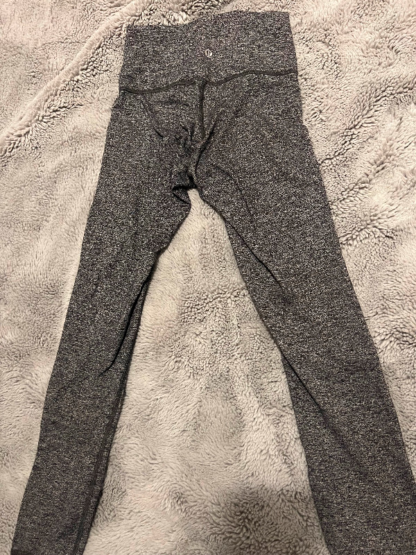 Lululemon leggings dans Femmes - Pantalons et shorts  à Ville de Montréal - Image 2