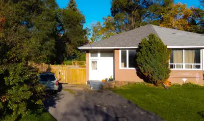 3 Bed 1 Bath House $2500  Newmarket