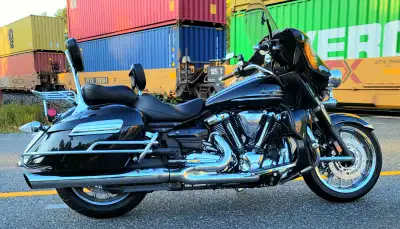 I have for sale a beautiful 2010 Yamaha Stratoliner Deluxe XV1900, Black and Chrome... Customized co...
