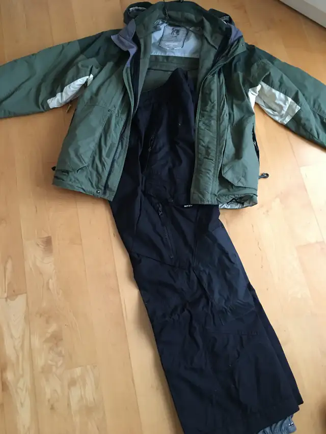 chandails jeune, habits d’hiver in Men's in Granby - Image 9