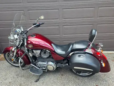 Victory Kingpin 1740 cc engine size. Many extras including: - Engine guards - Molded saddle bags - S...