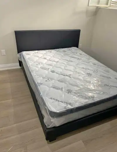 Lit queen avec matelas Neuf, View more