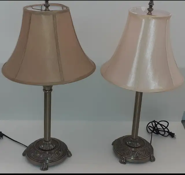 2× Portable table top lamps 31"tall. BEAUTIFUL ANTIQUE DESIGN in Indoor Lighting & Fans in Calgary - Image 2