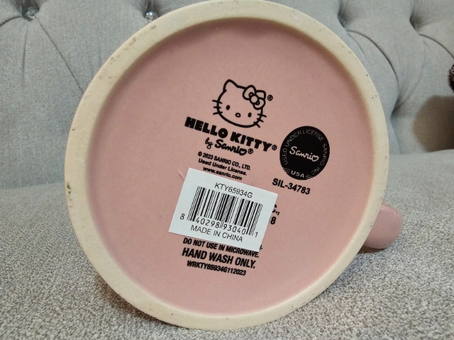 NEW Hello Kitty Gradient Mug in Kitchen & Dining Wares in Markham / York Region - Image 3