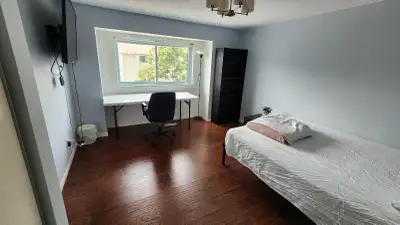 Fully Furnished Master Bedrooms for Rent - Available January 1st Located in a spacious 4-bedroom, 2....