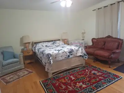Second-floor room in newer home. Private bathroom, walk-in closet, all utilities, internet, parking....