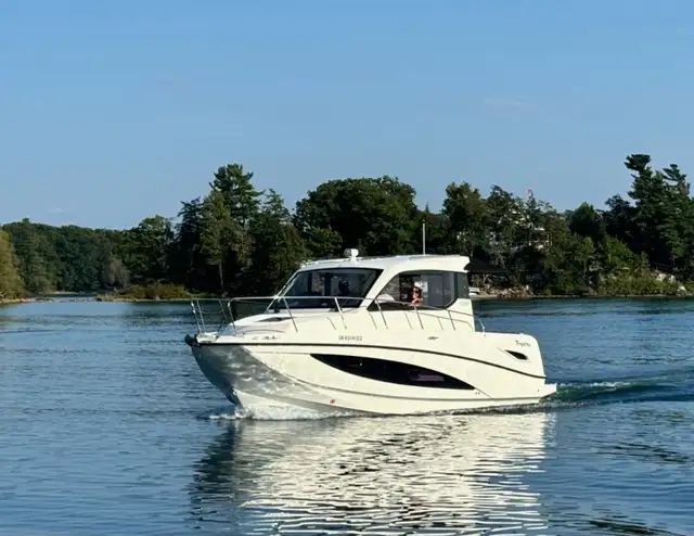 Trophy T29 Explorer Coupe in Powerboats & Motorboats in Kingston - Image 2