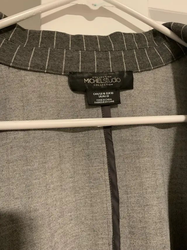 Women’s Blazer in Women's - Tops & Outerwear in Oshawa / Durham Region - Image 4