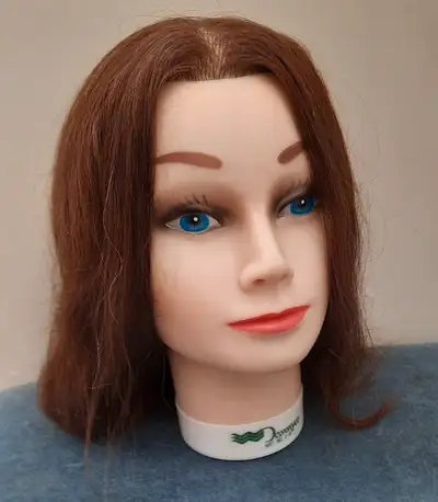 Mannequin Female Head - Full-size female head for hair styling or make-up practice - Brown hair - Ve...