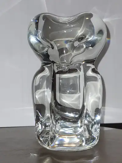 located Collingwood area pickup at door please Clear shiny heavy art glass owl 4.5 inch paperweight...
