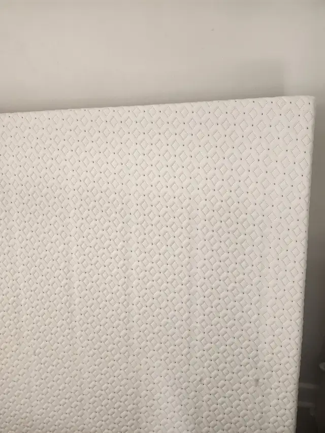 Endy Full Mattress – Excellent Foam, Slight Cover Wear, 74×53" in Free Stuff in Hamilton - Image 4